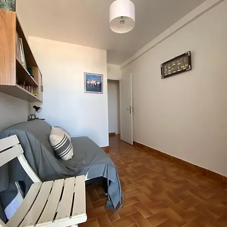 Apt With Terrace & Sea View In Appartement